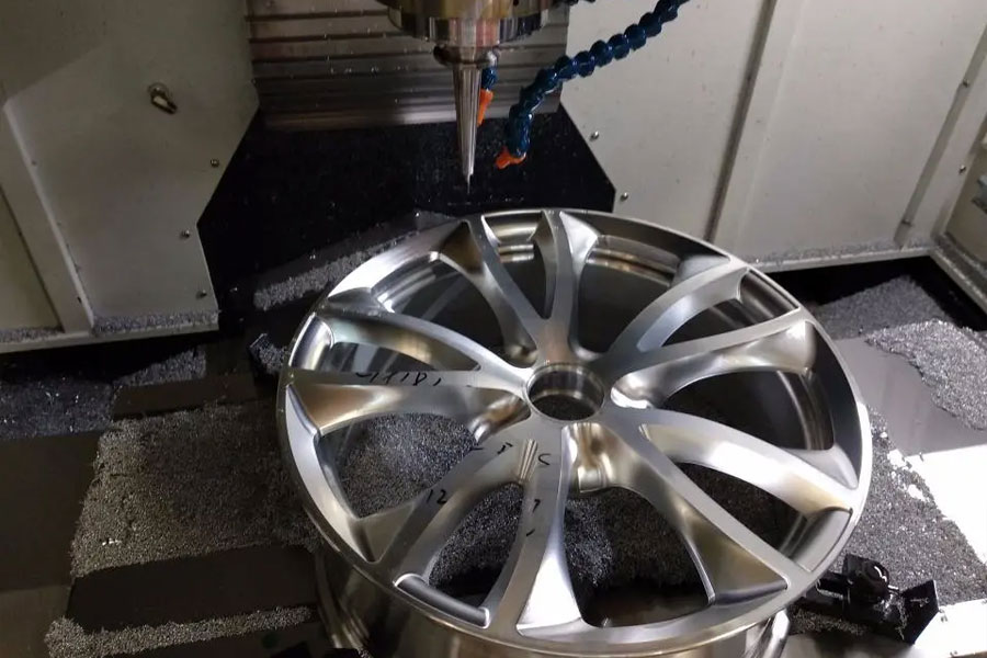 The wheel hub is processed into shape after multiple processes.