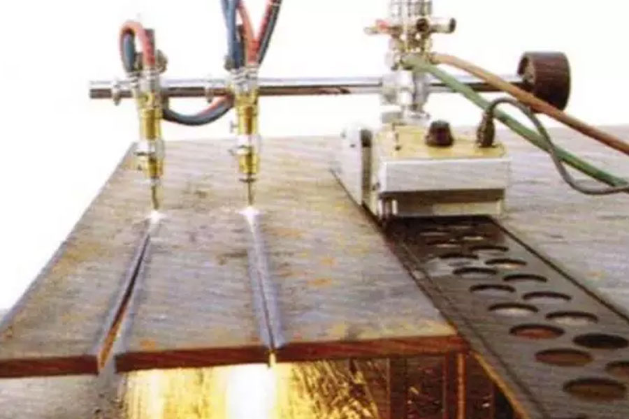 Flame cutting is the original traditional cutting method due to its low investment. 
