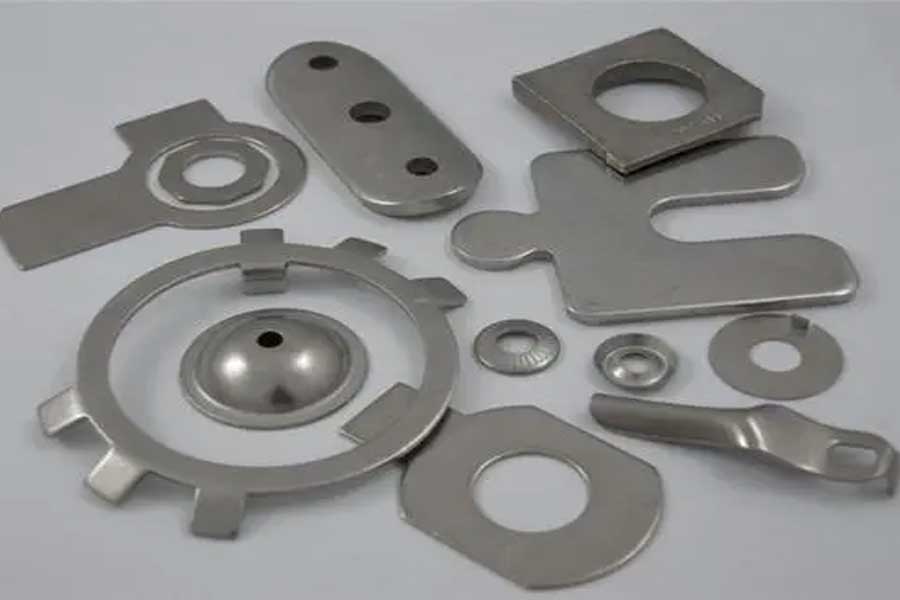 Casting of metal forming method