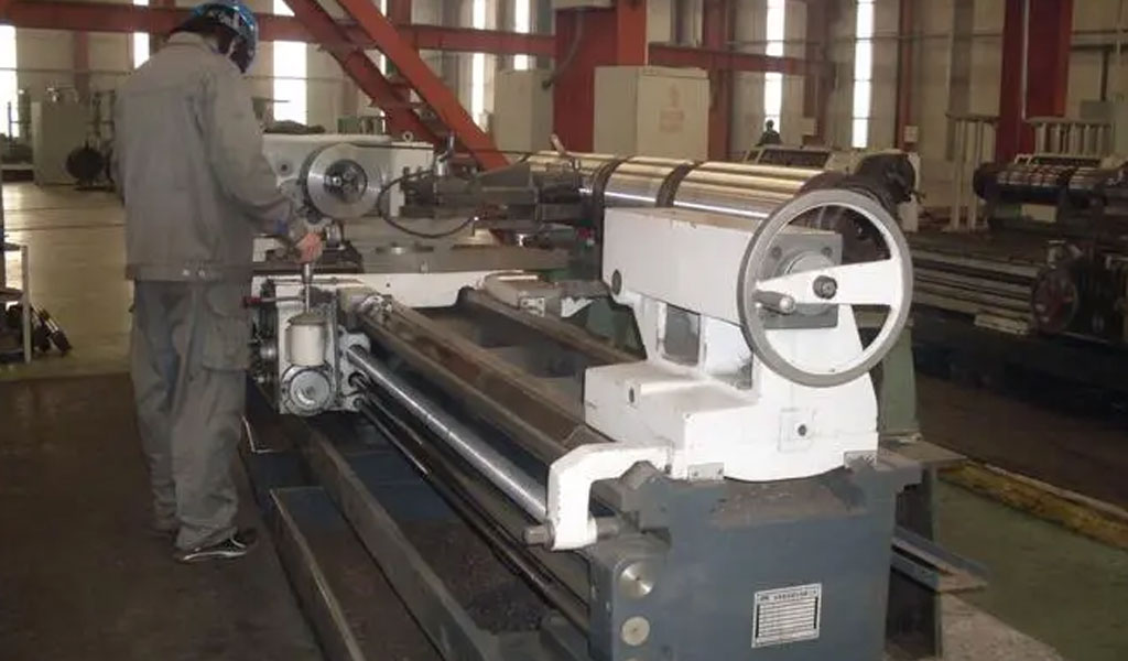 What is an Engine Lathe & How Does It Work