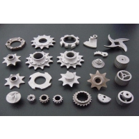 What are the thermophysical properties of porous Ti2AlC and Ti3SiC2 produced by powder metallurgy?